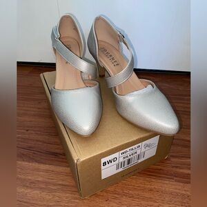 NWT Journee Collection Silver 8 Wide Heels